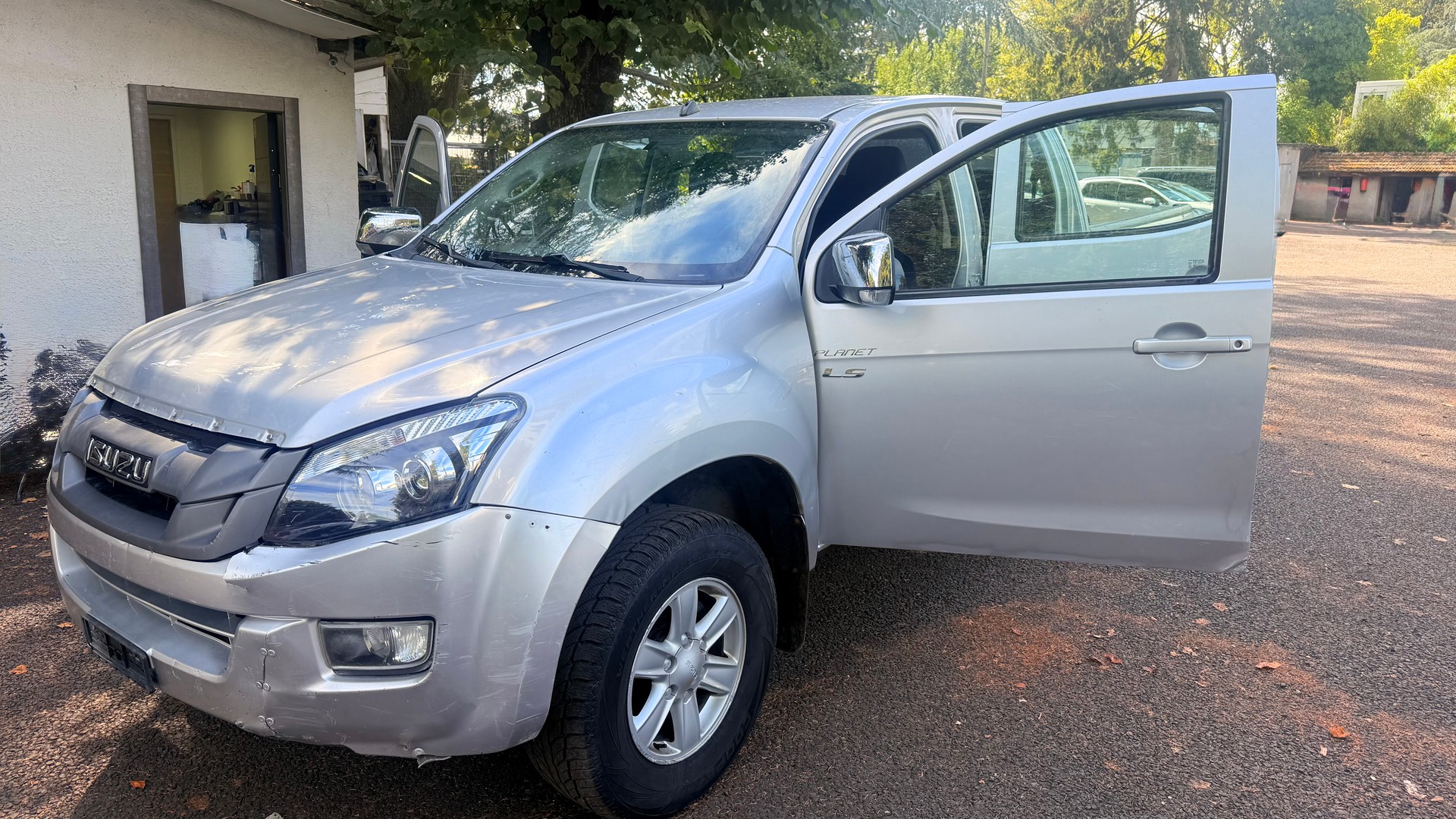ISUZU D-MAX 2.5 Crew Cab Satellite 4x4 * Problème pont arrière *-image-10