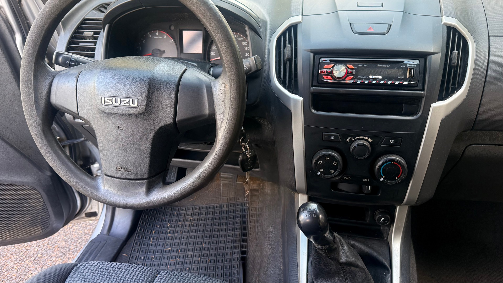 ISUZU D-MAX 2.5 Crew Cab Satellite 4x4 * Problème pont arrière *-image-6