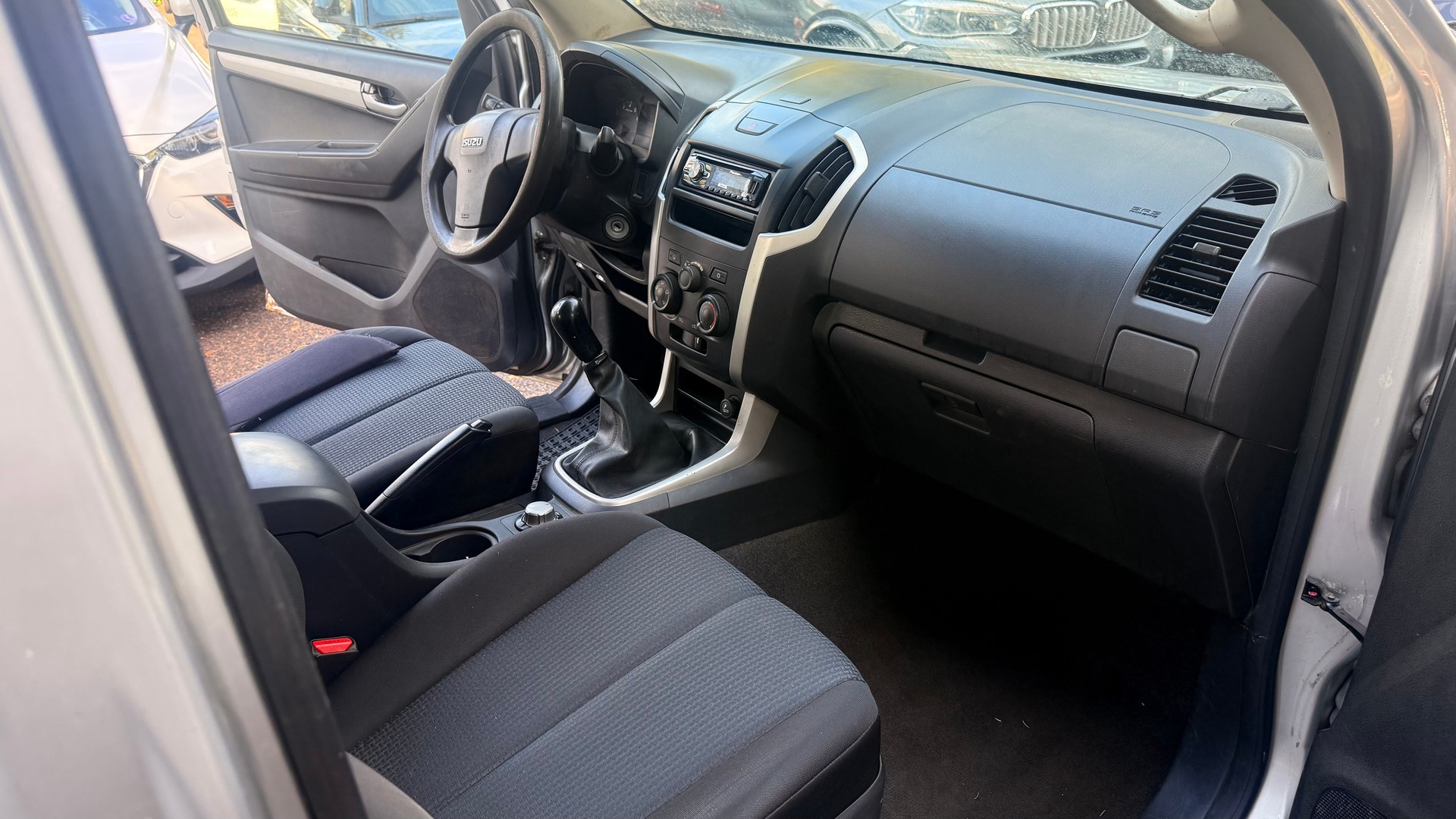 ISUZU D-MAX 2.5 Crew Cab Satellite 4x4 * Problème pont arrière *-image-8