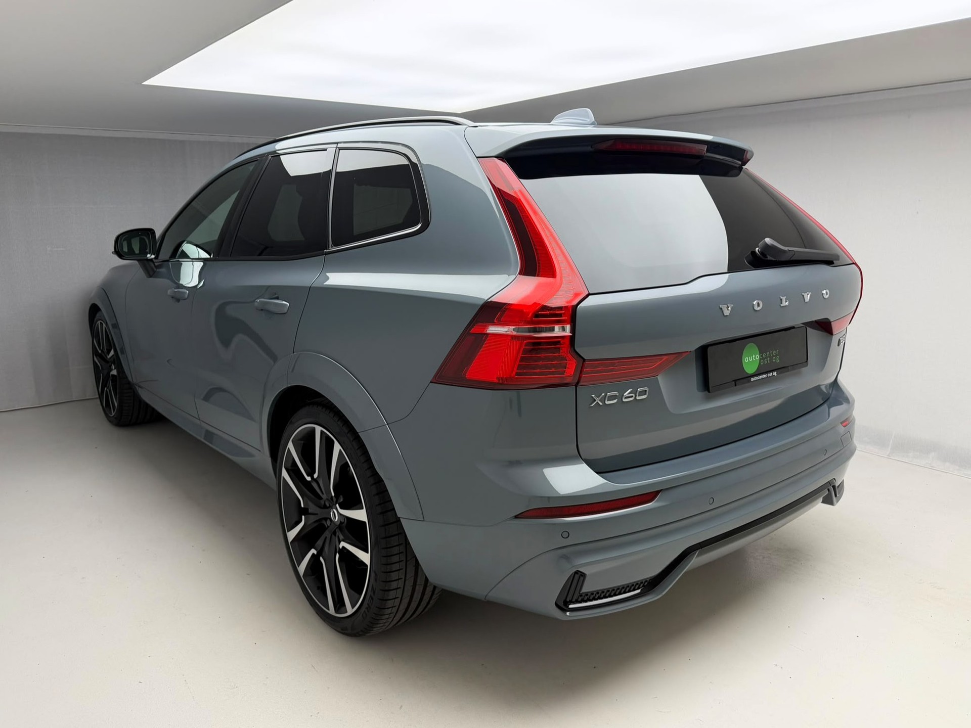 VOLVO XC60 B5 Benzin Mild Hybrid AWD Ultimate Dark Geartronic-showroom-element-2