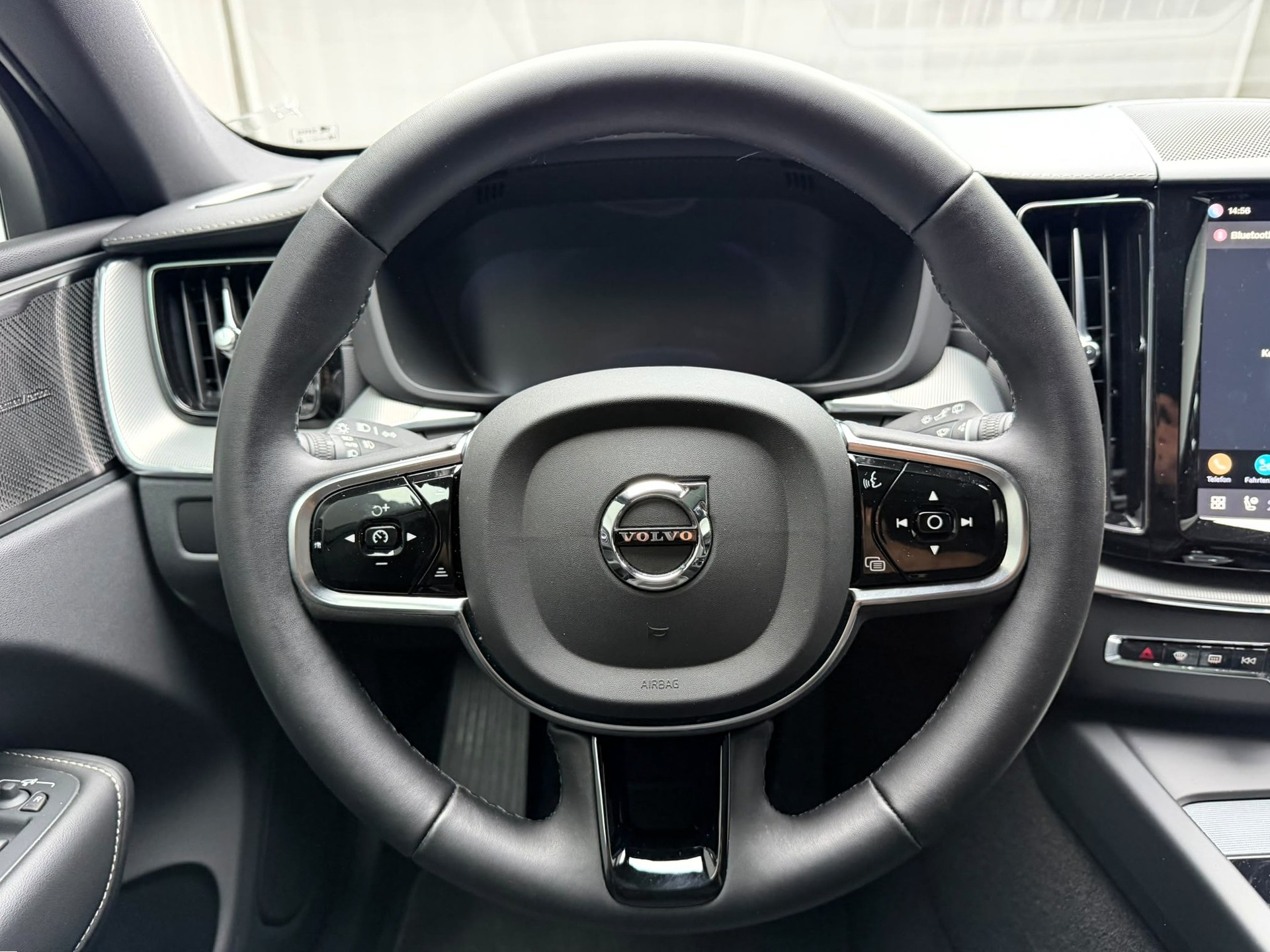 VOLVO XC60 B5 Benzin Mild Hybrid AWD Ultimate Dark Geartronic-image-13
