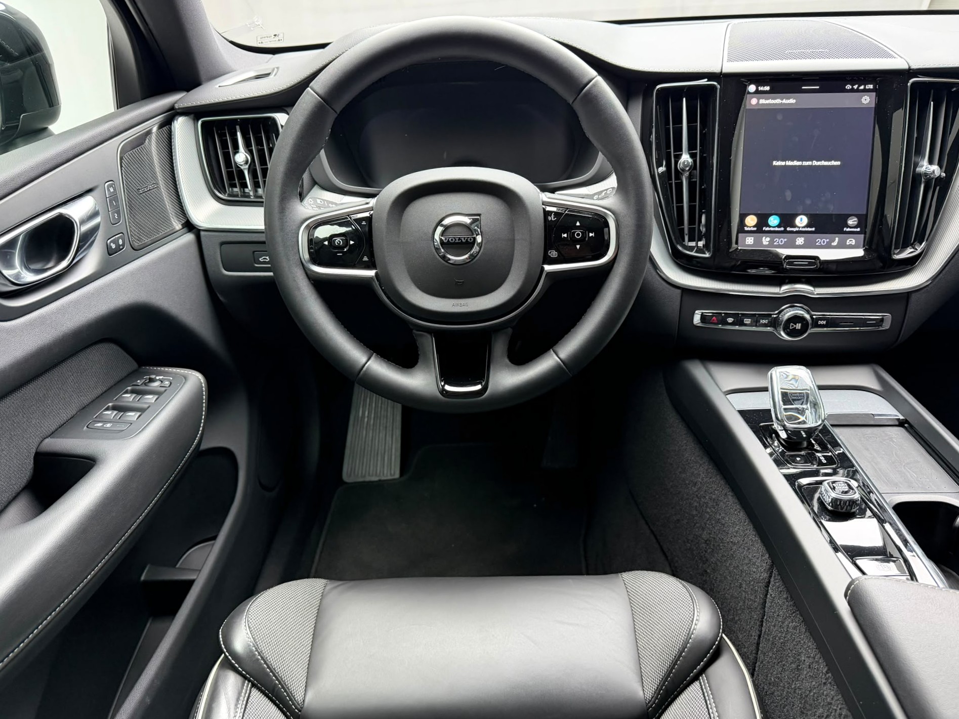 VOLVO XC60 B5 Benzin Mild Hybrid AWD Ultimate Dark Geartronic-image-11