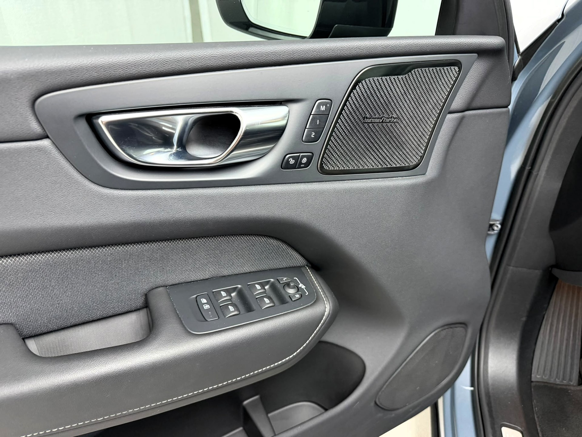 VOLVO XC60 B5 Benzin Mild Hybrid AWD Ultimate Dark Geartronic-image-14