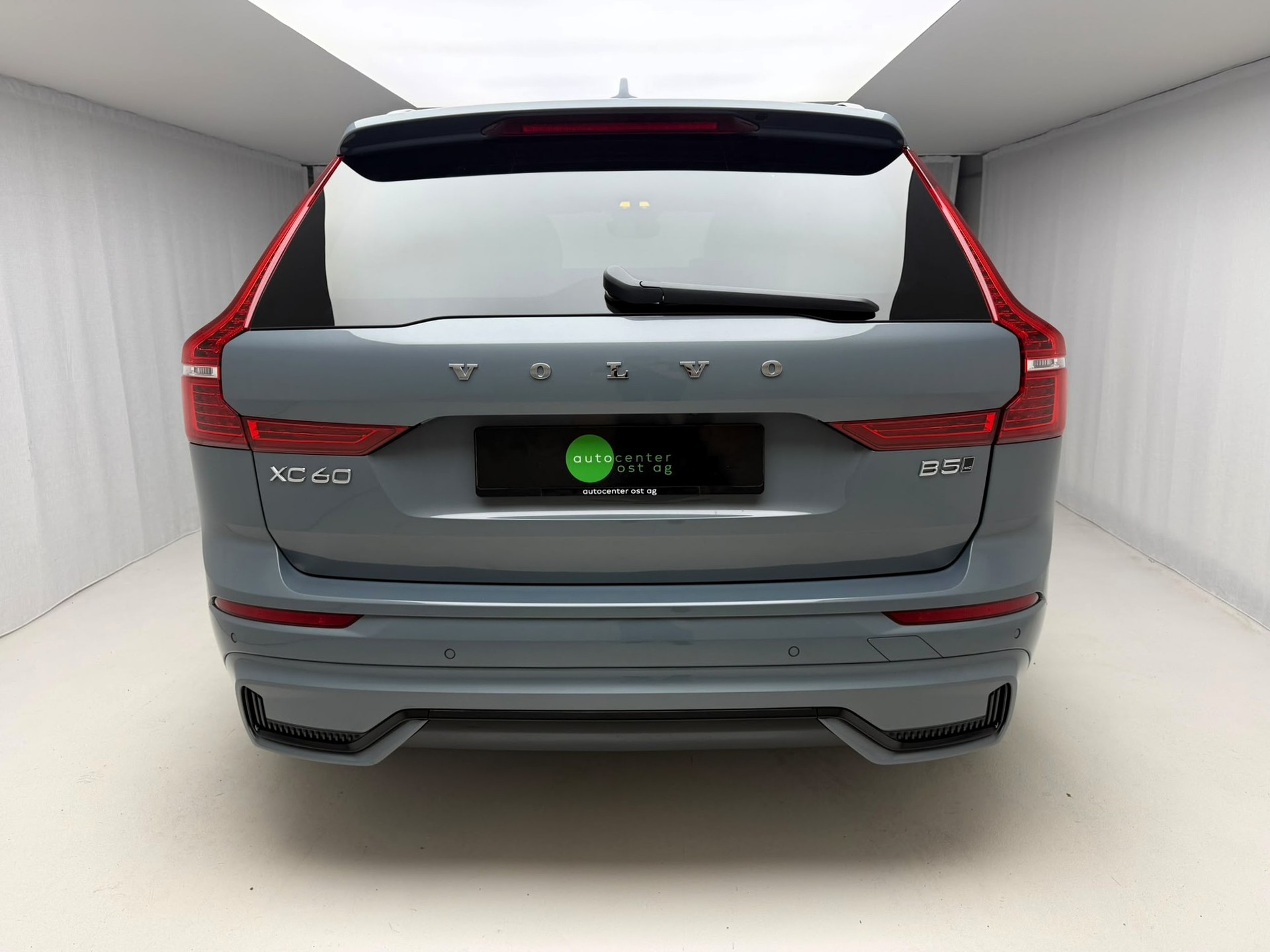 VOLVO XC60 B5 Benzin Mild Hybrid AWD Ultimate Dark Geartronic-image-5