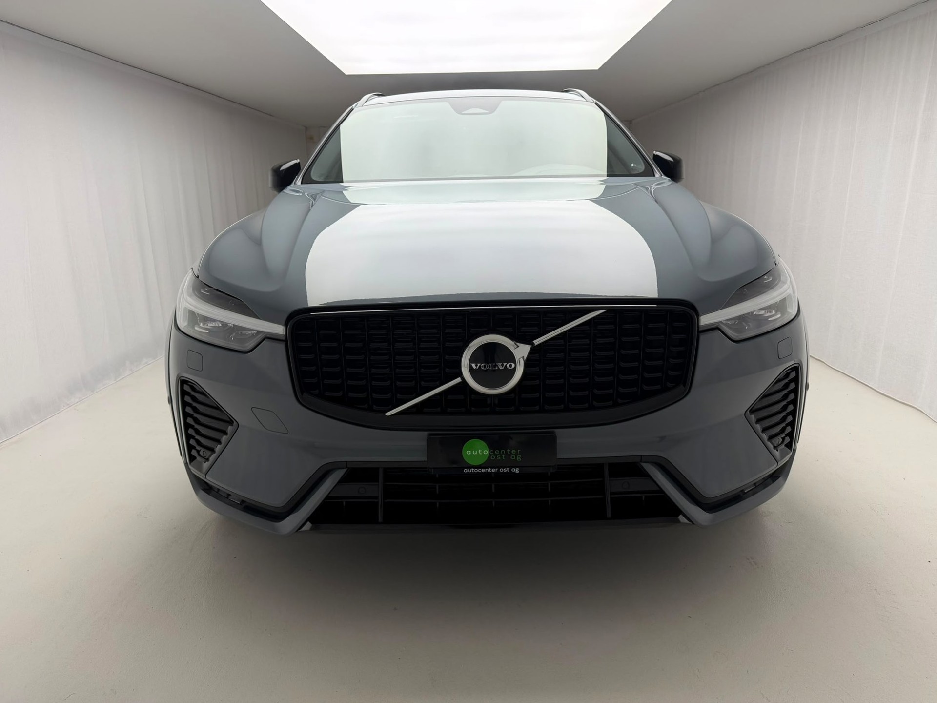 VOLVO XC60 B5 Benzin Mild Hybrid AWD Ultimate Dark Geartronic-image-4