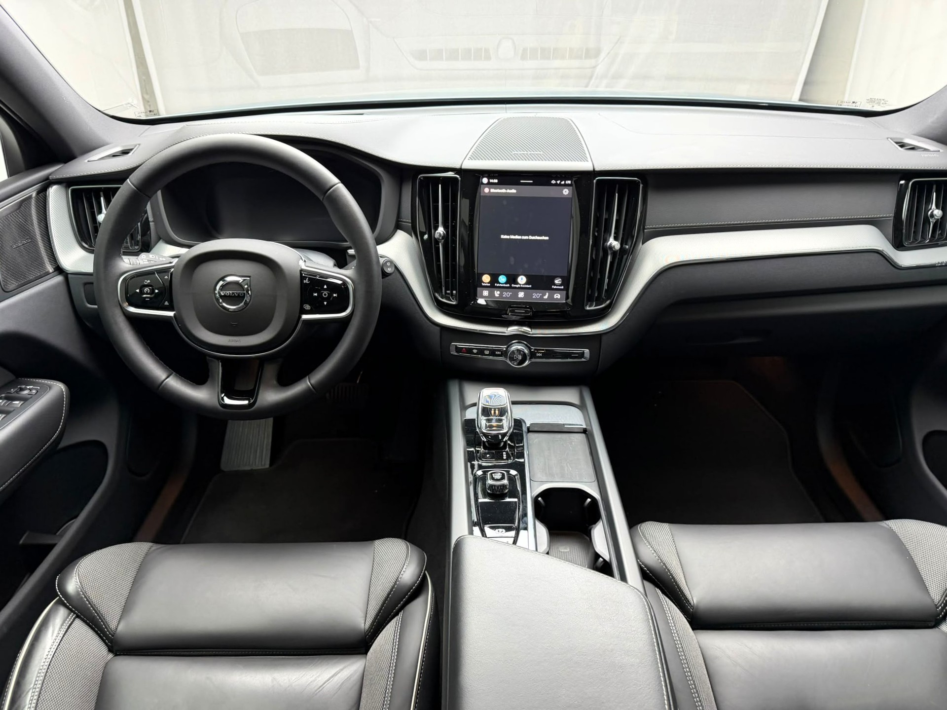 VOLVO XC60 B5 Benzin Mild Hybrid AWD Ultimate Dark Geartronic-image-12
