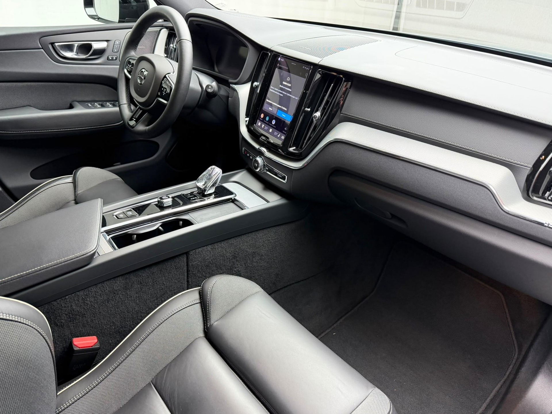 VOLVO XC60 B5 Benzin Mild Hybrid AWD Ultimate Dark Geartronic-image-7