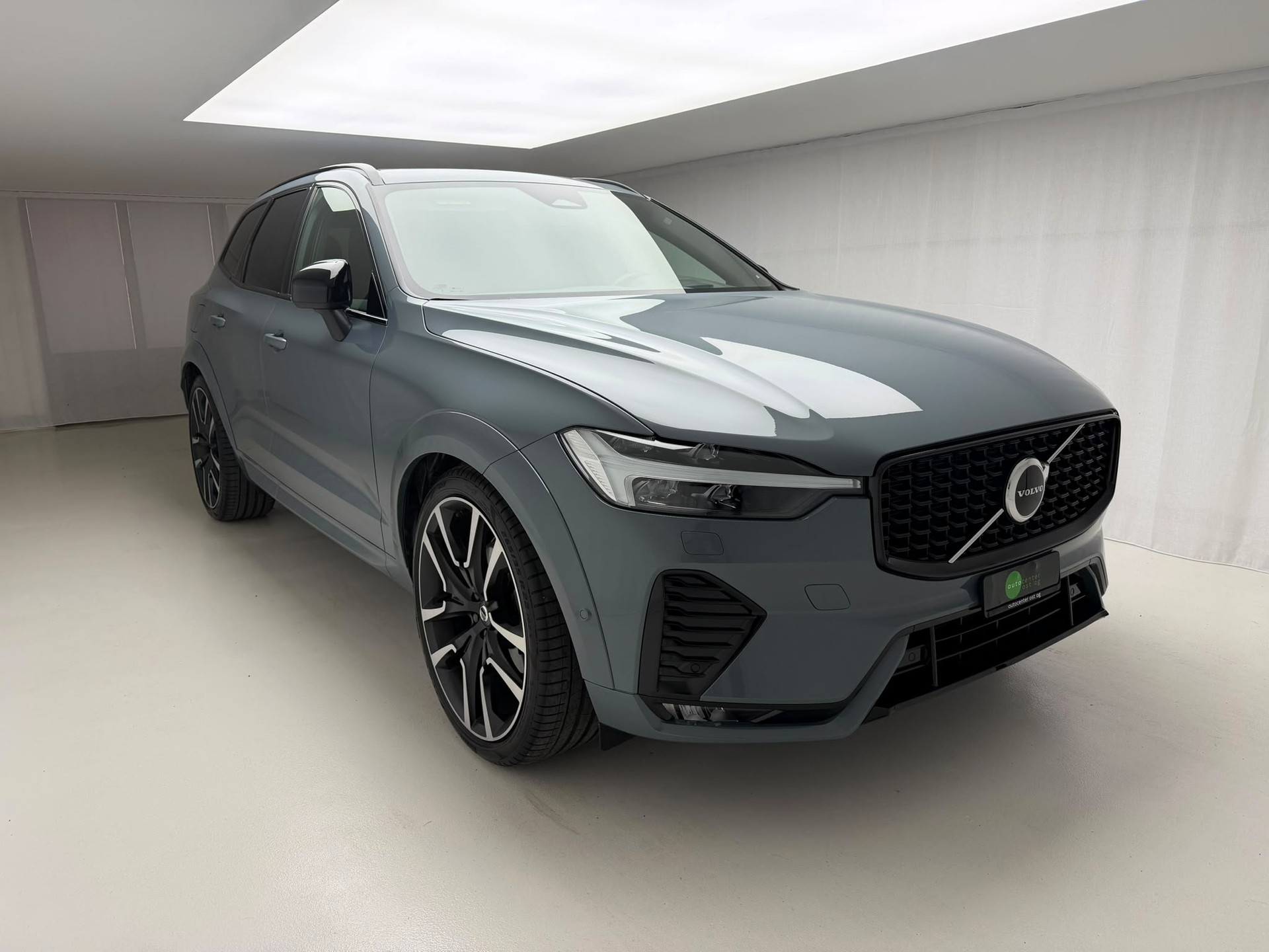 VOLVO XC60 B5 Benzin Mild Hybrid AWD Ultimate Dark Geartronic