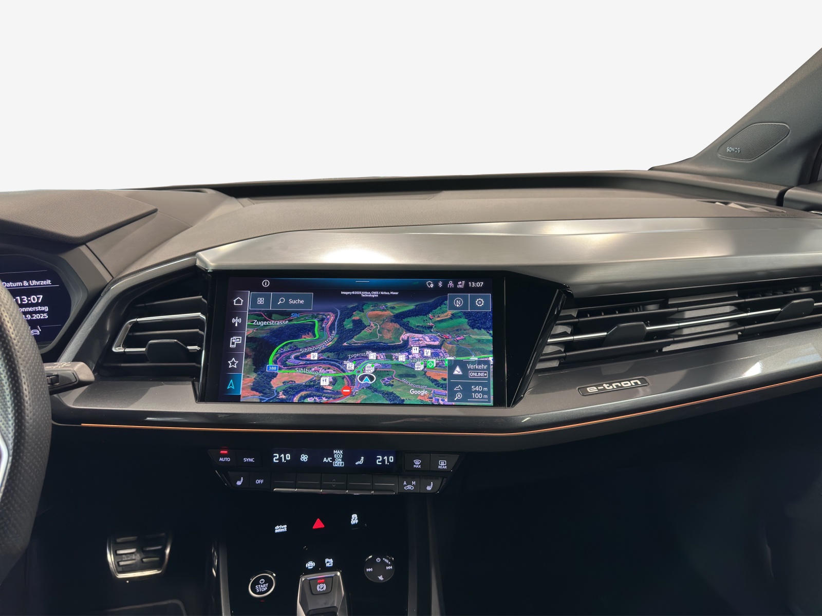 AUDI Q4 e-tron 55 quattro-image-11