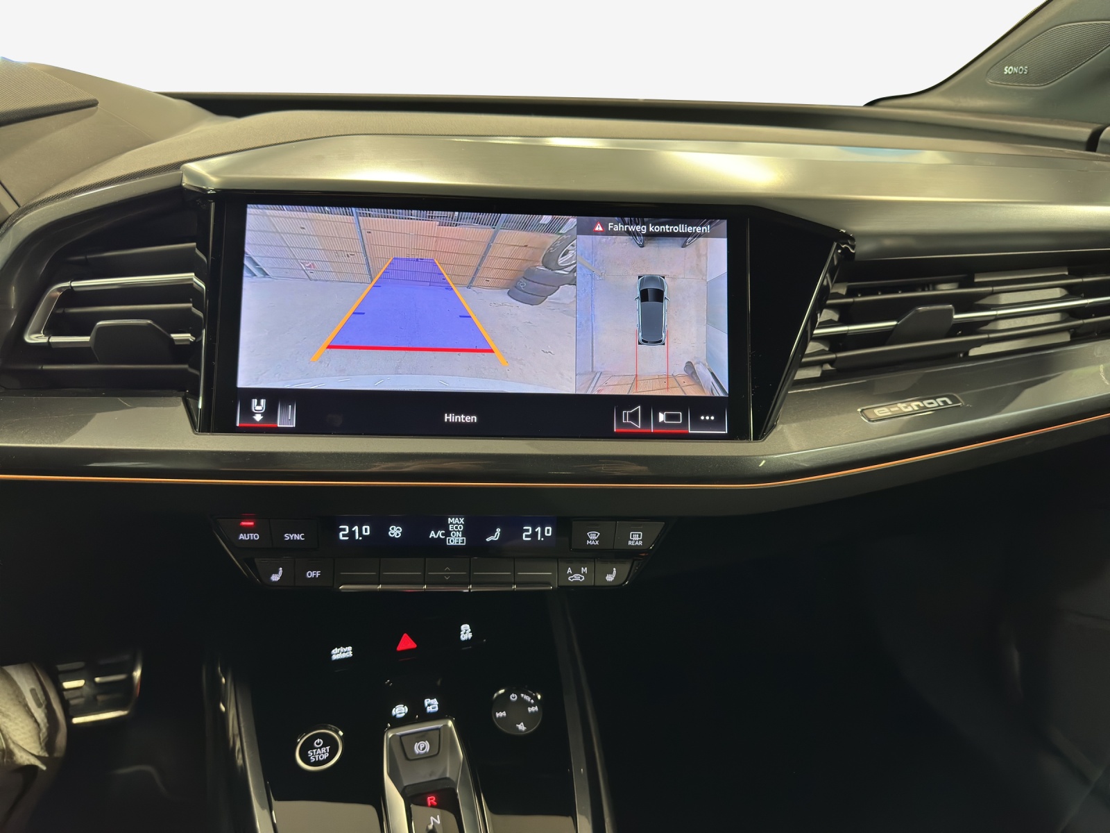 AUDI Q4 e-tron 55 quattro-image-16