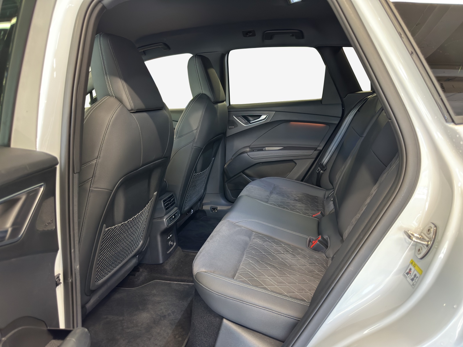 AUDI Q4 e-tron 55 quattro-image-12