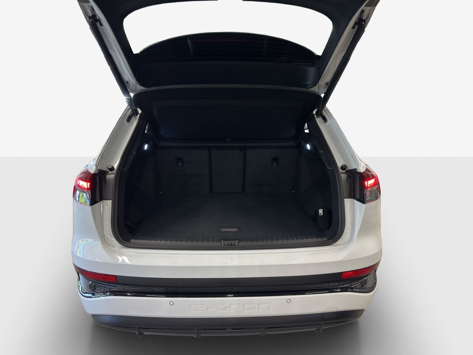 AUDI Q4 e-tron 55 quattro-image-13