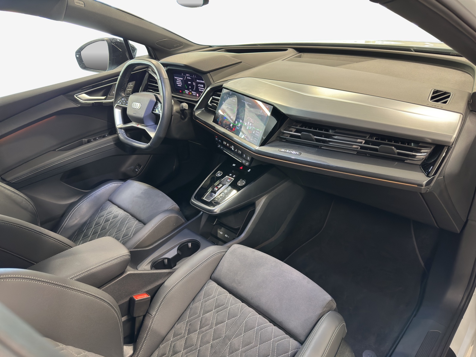 AUDI Q4 e-tron 55 quattro-image-15