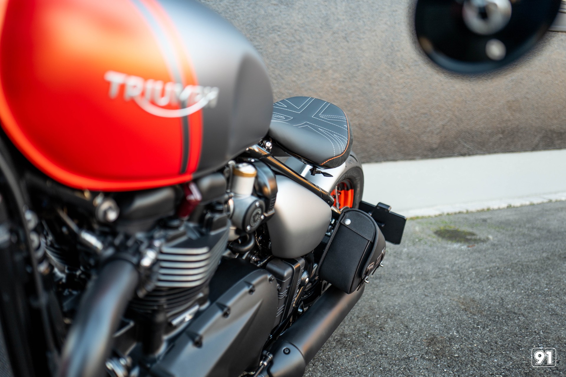 TRIUMPH Bonneville 1200  Bobber-image-4