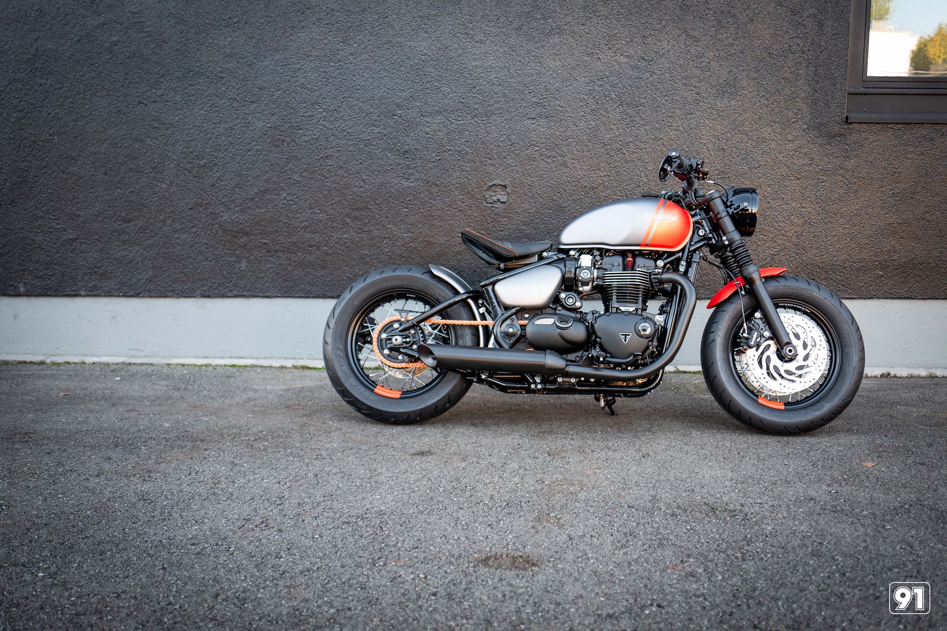 TRIUMPH Bonneville 1200  Bobber-image-2