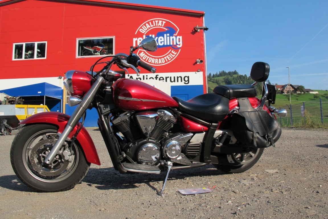 YAMAHA XVS 1300 A Midnight Star-image-1