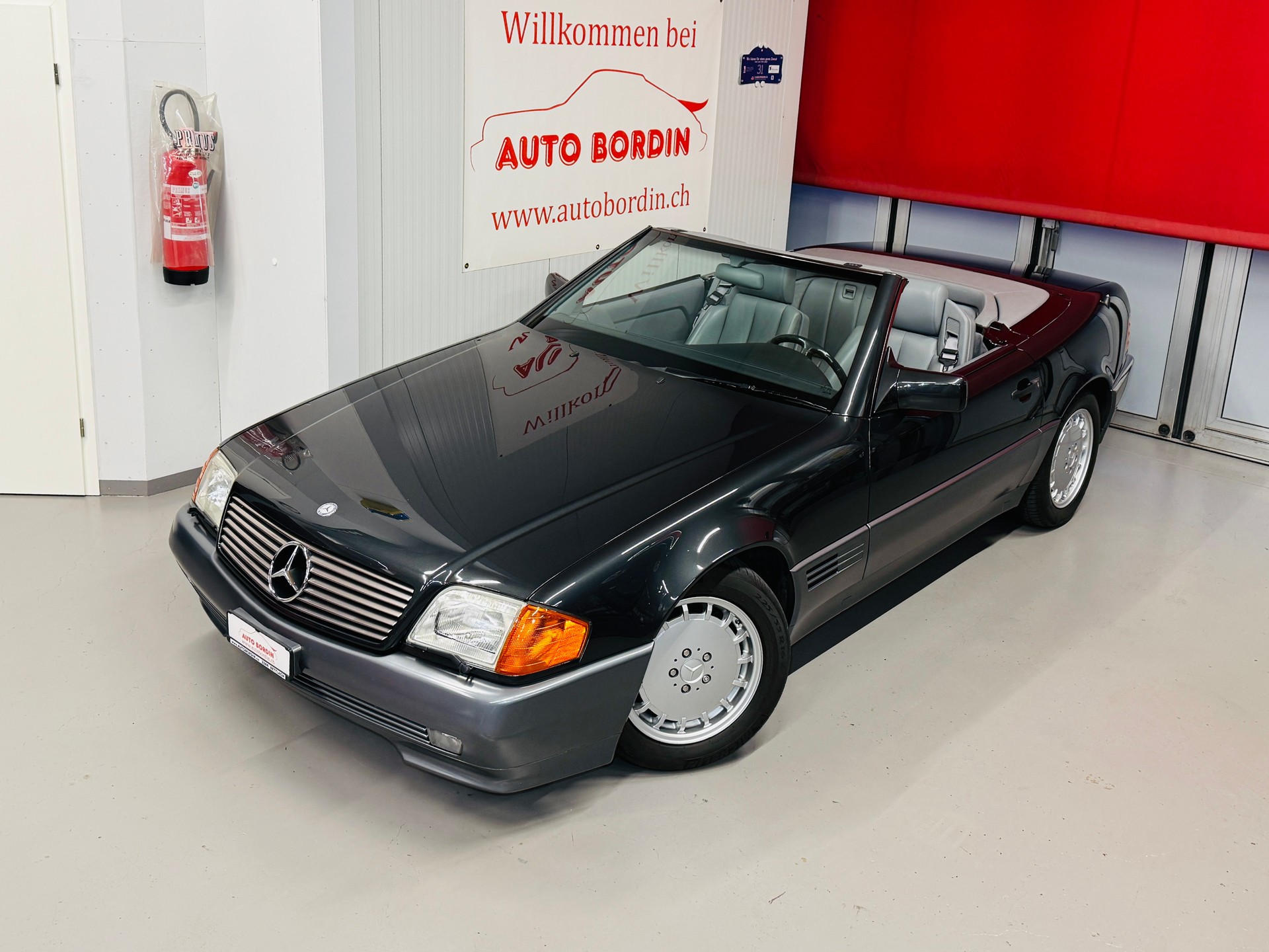 MERCEDES-BENZ 300 SL „Blauschwarz metallic“ 1. Lack