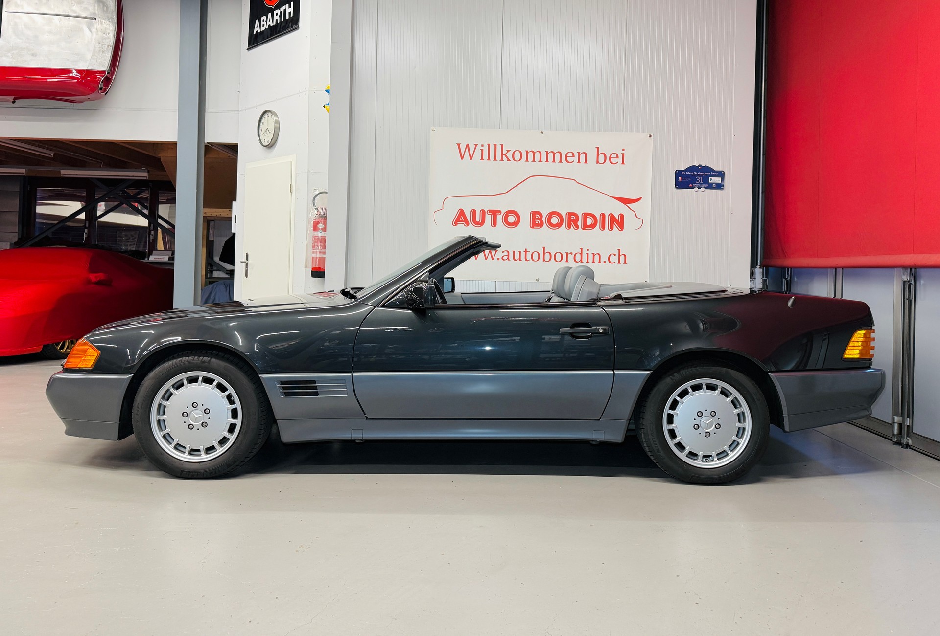 MERCEDES-BENZ 300 SL „Blauschwarz metallic“ 1. Lack-image-2