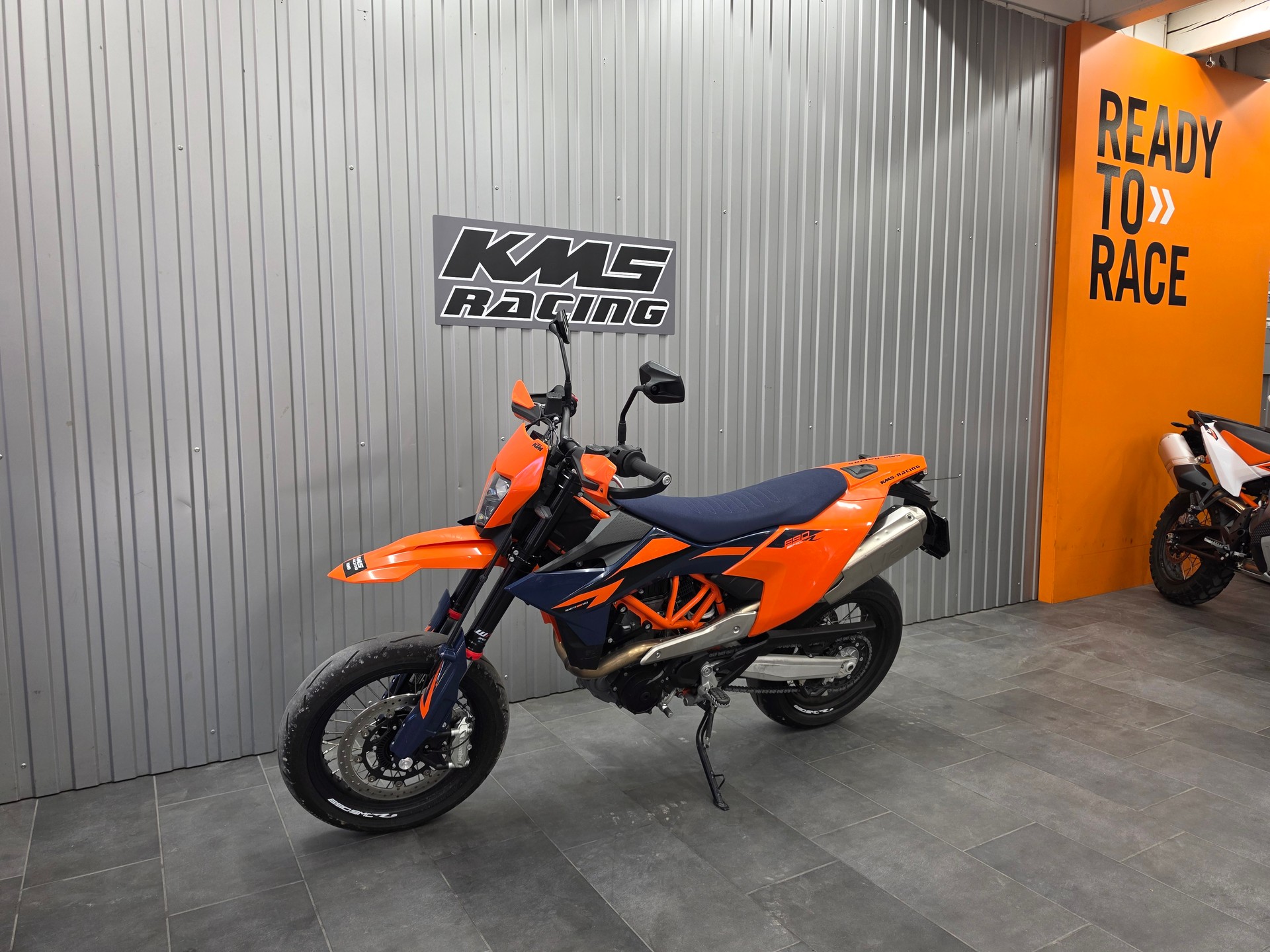 KTM 690 SMC R ABS (35 kW)-image-2
