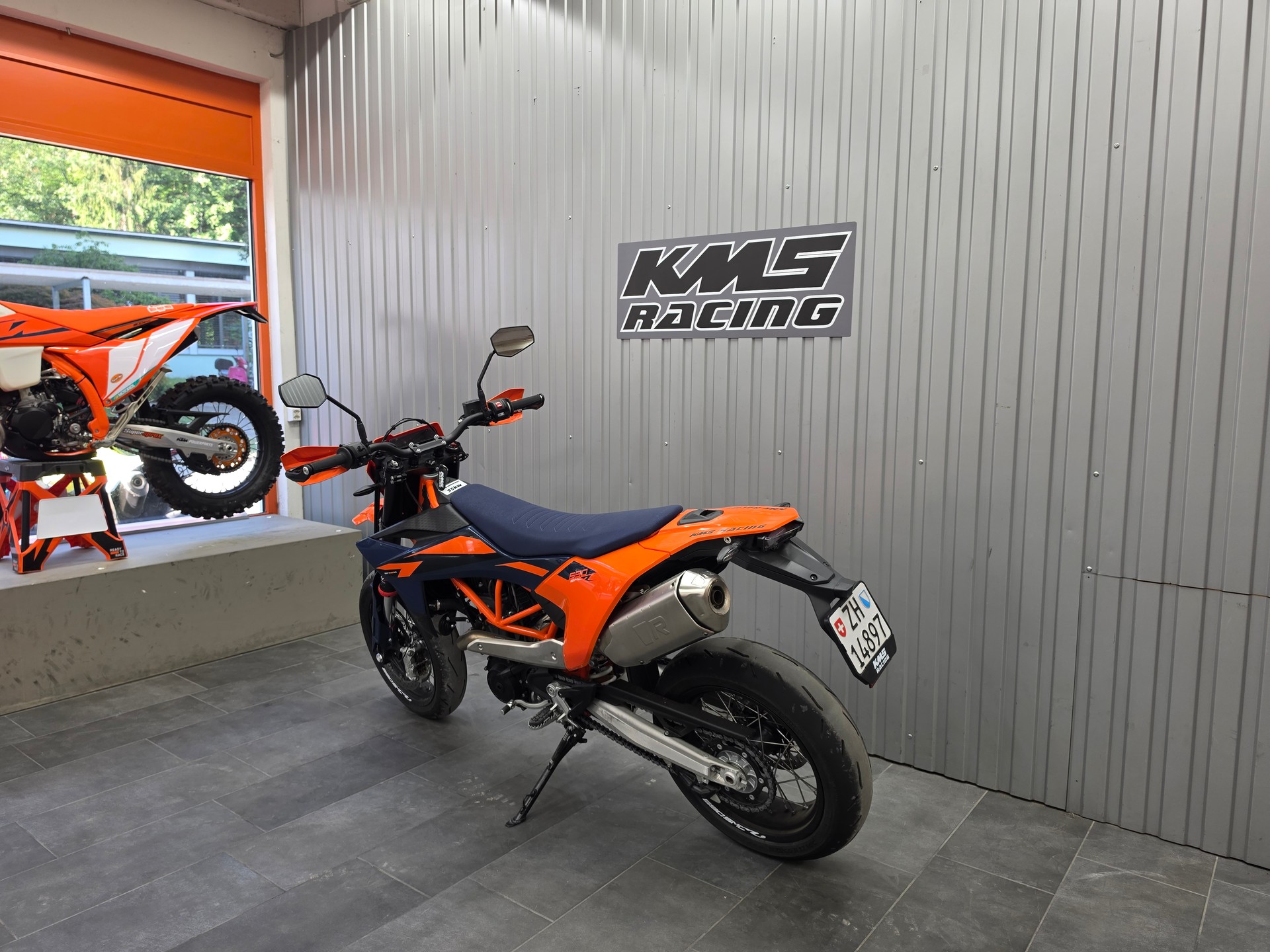 KTM 690 SMC R ABS (35 kW)-image-3