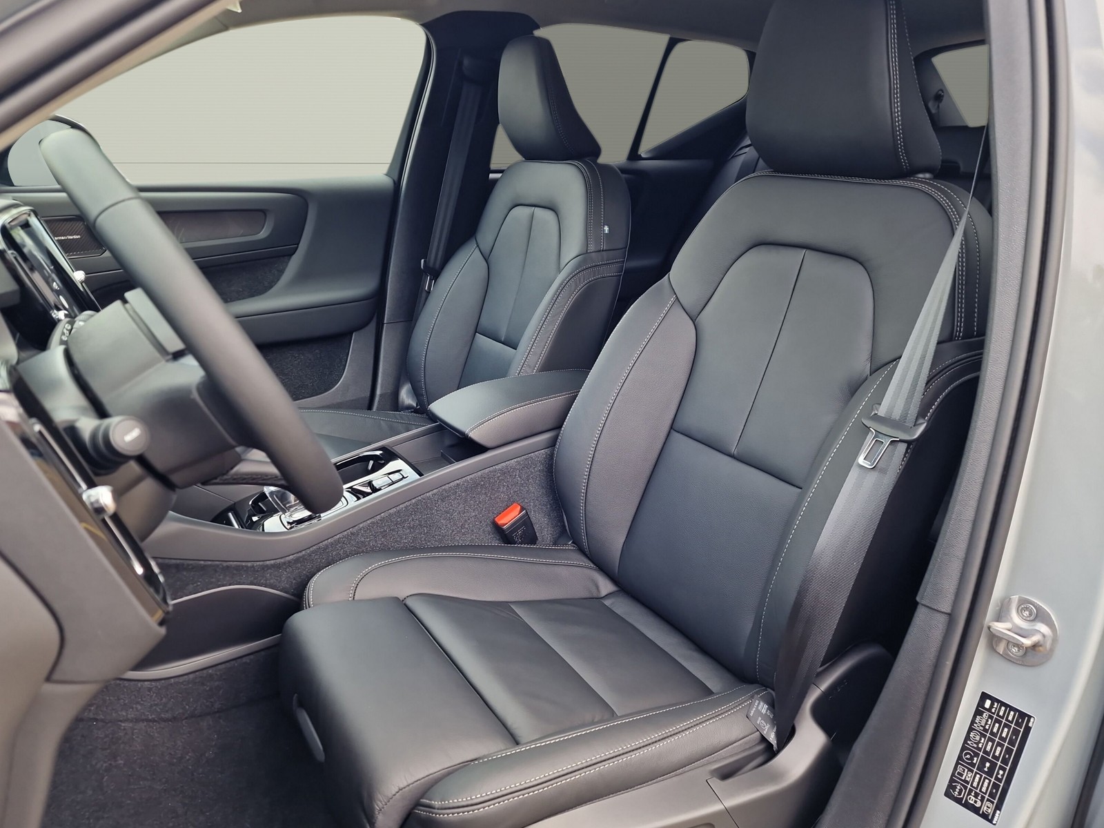 VOLVO XC40 1.5 T5 PiH Ultimate Dark-image-7
