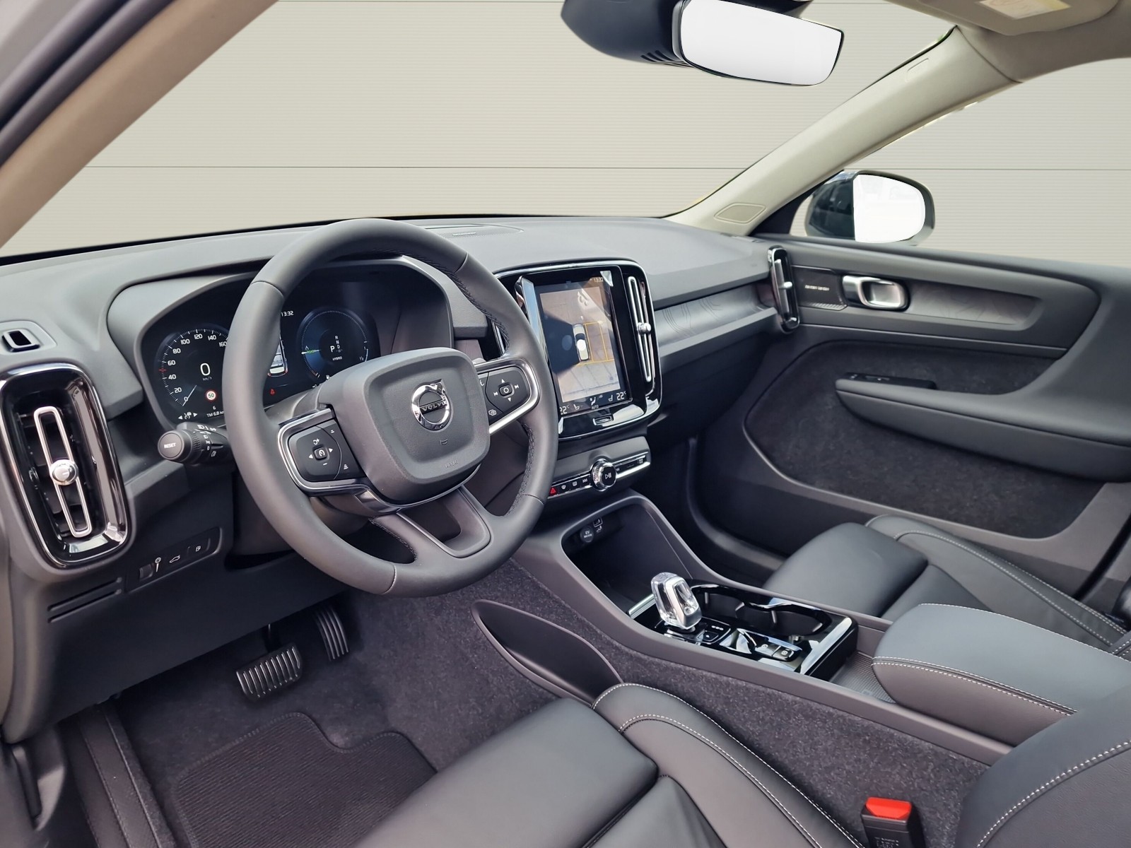 VOLVO XC40 1.5 T5 PiH Ultimate Dark-image-6