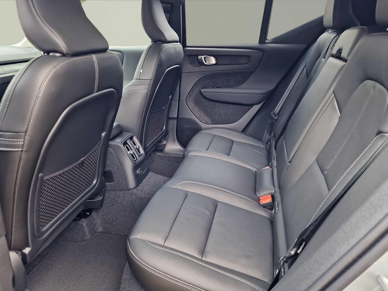 VOLVO XC40 1.5 T5 PiH Ultimate Dark-image-14
