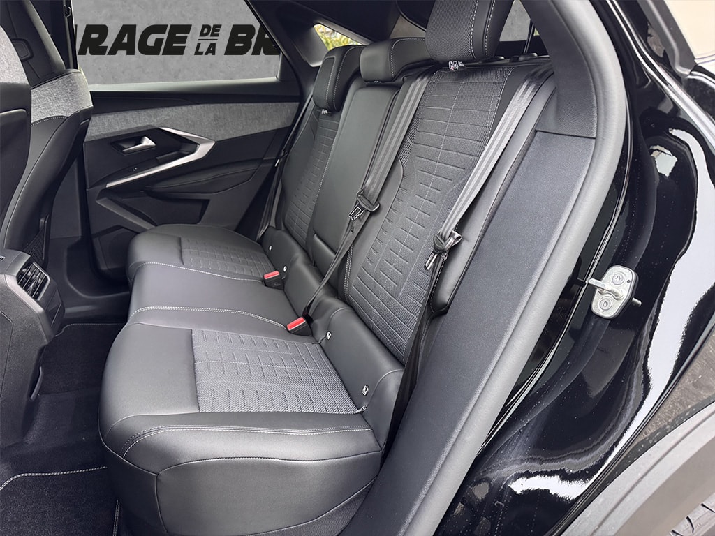 PEUGEOT 3008 1.2 Hybrid GT-image-9