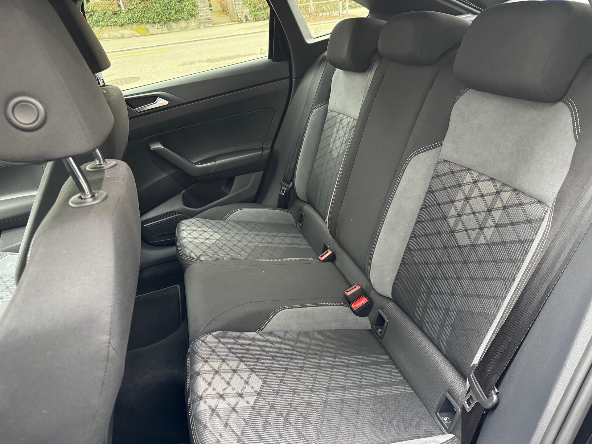 VW Taigo 1.0 TSI R-Line DSG-image-14