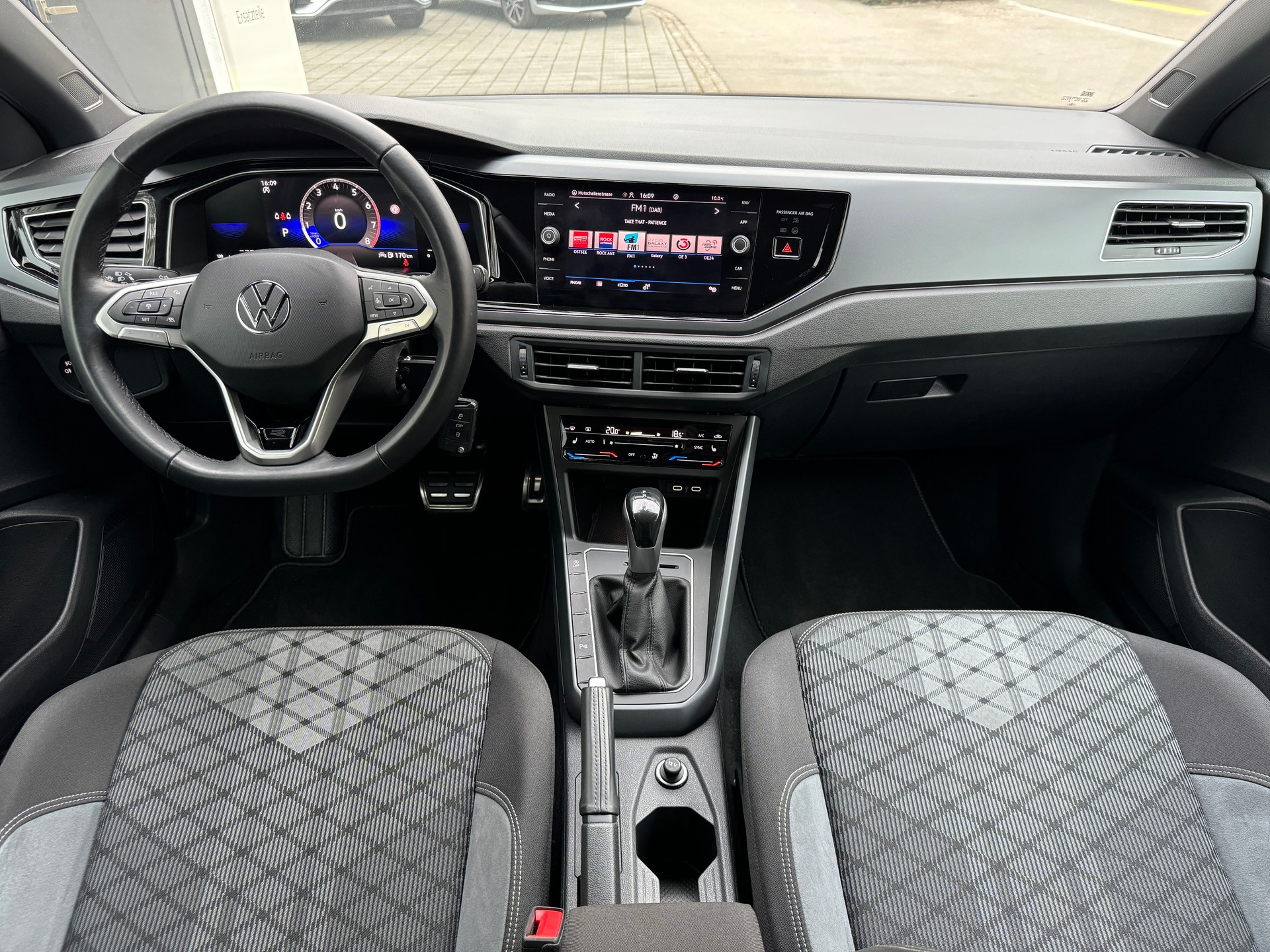 VW Taigo 1.0 TSI R-Line DSG-image-9