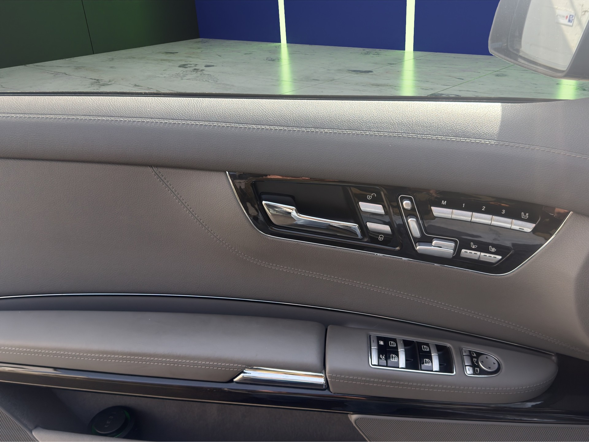 MERCEDES-BENZ CL 500 4Matic 7G-Tronic-image-8