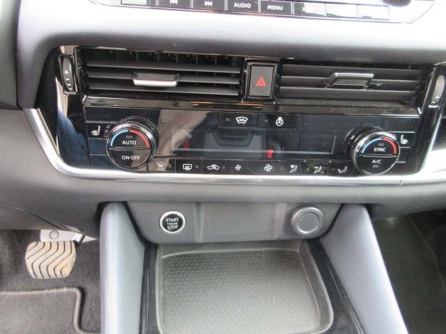 NISSAN Qashqai 1.3 DIG-T N-Connecta 4x4-image-10