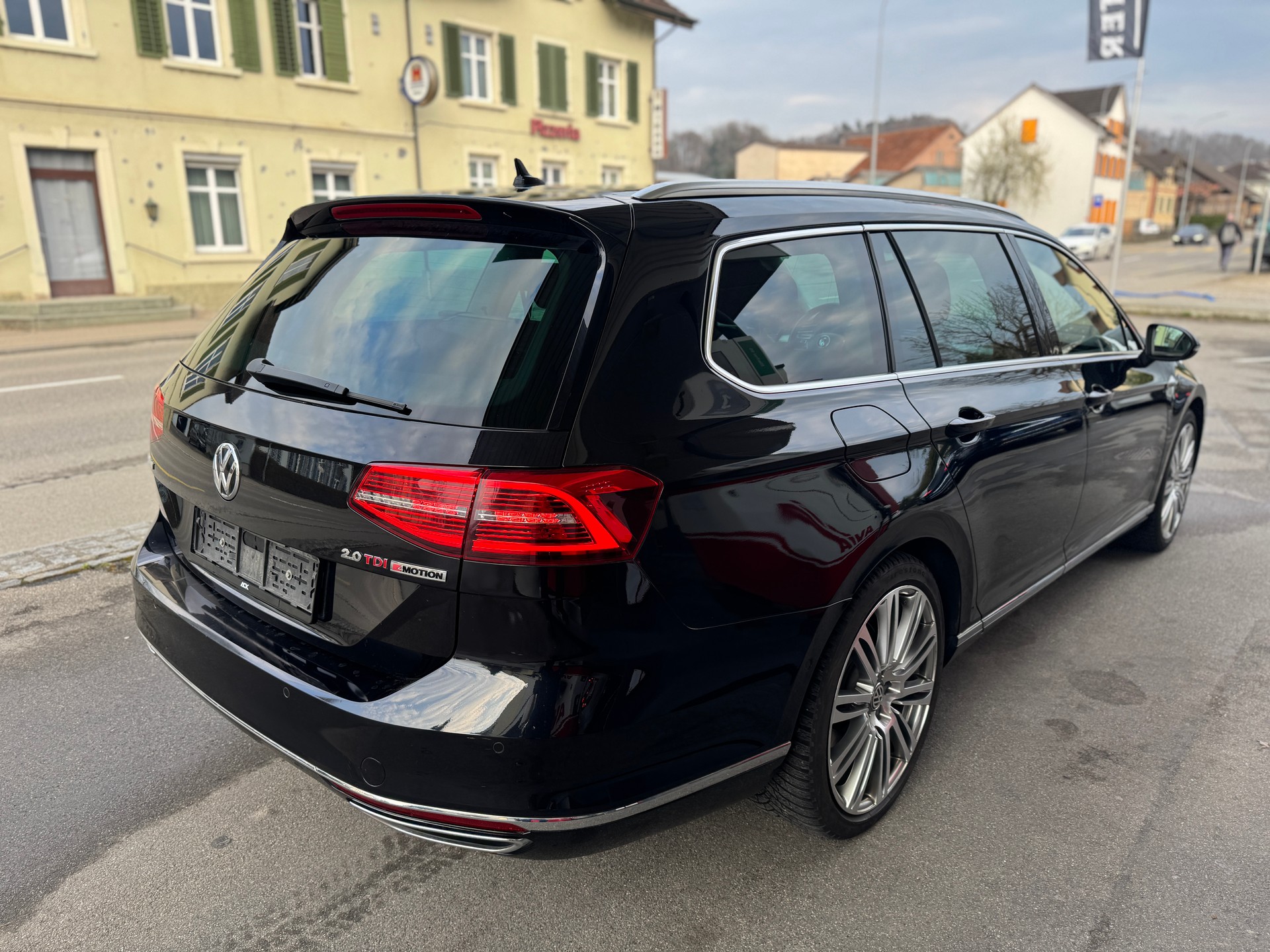 VW Passat Variant 2.0 TDI BMT High. DSG 4Motion-image-6