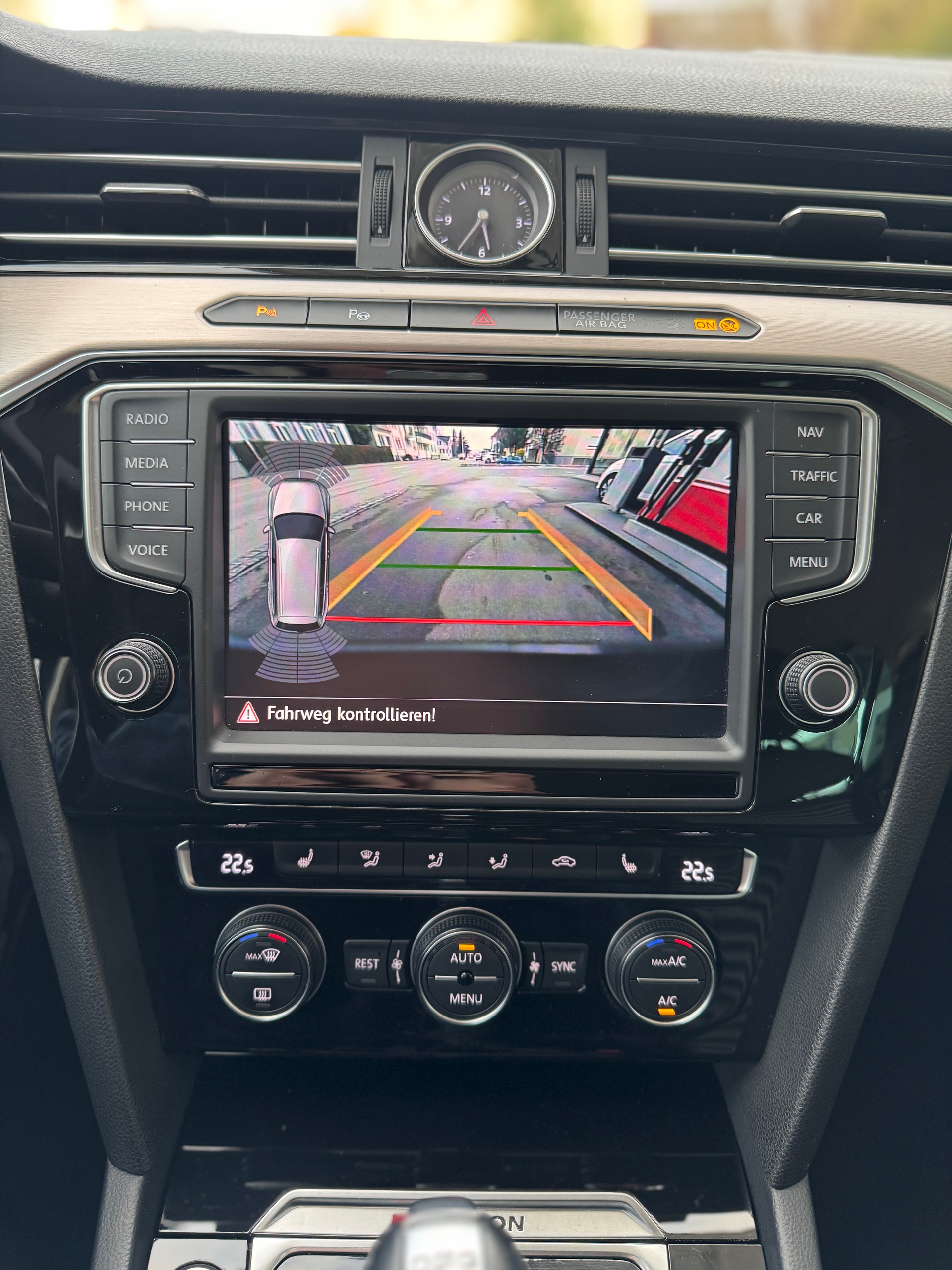 VW Passat Variant 2.0 TDI BMT High. DSG 4Motion-image-12