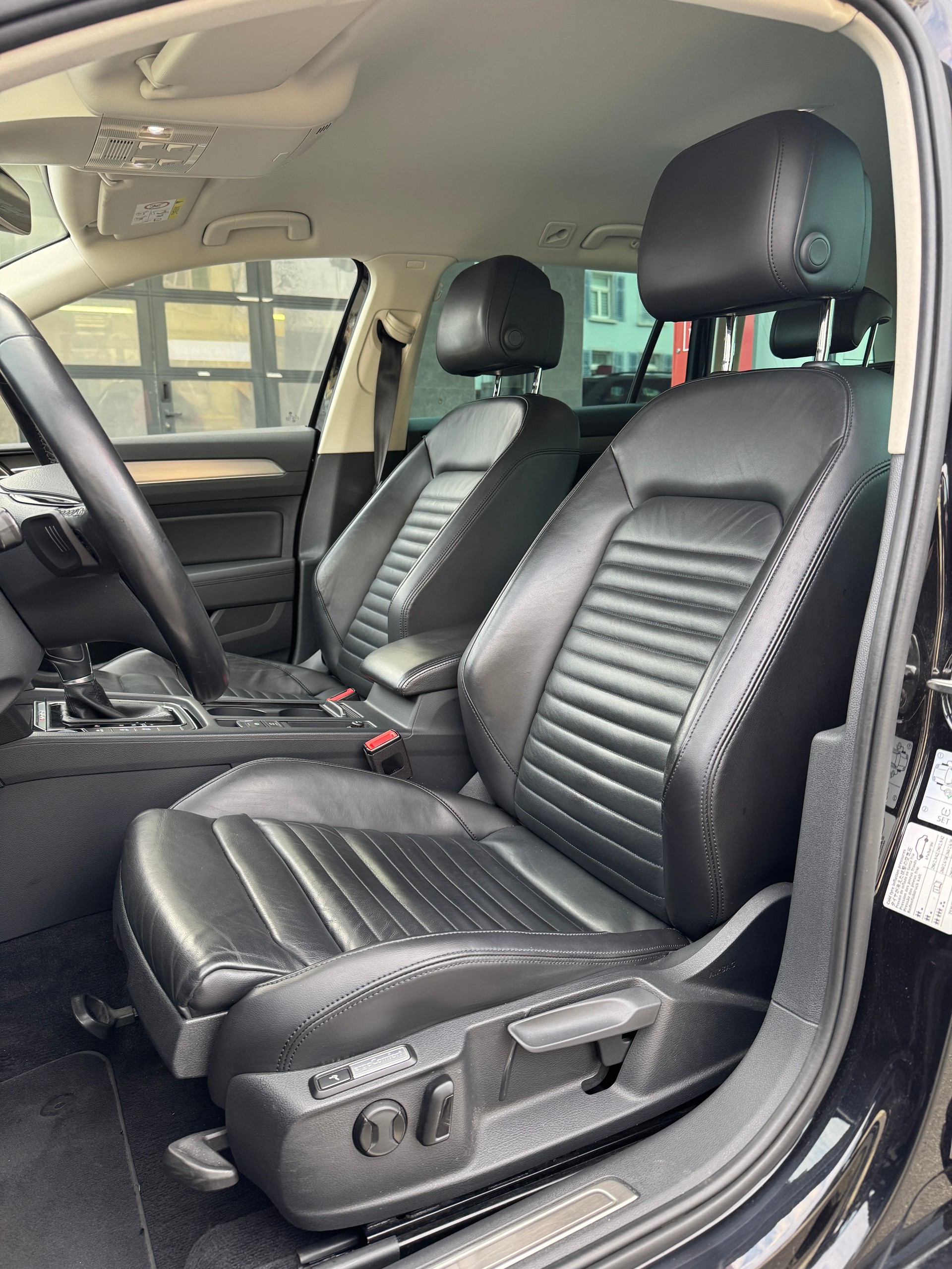 VW Passat Variant 2.0 TDI BMT High. DSG 4Motion-image-11