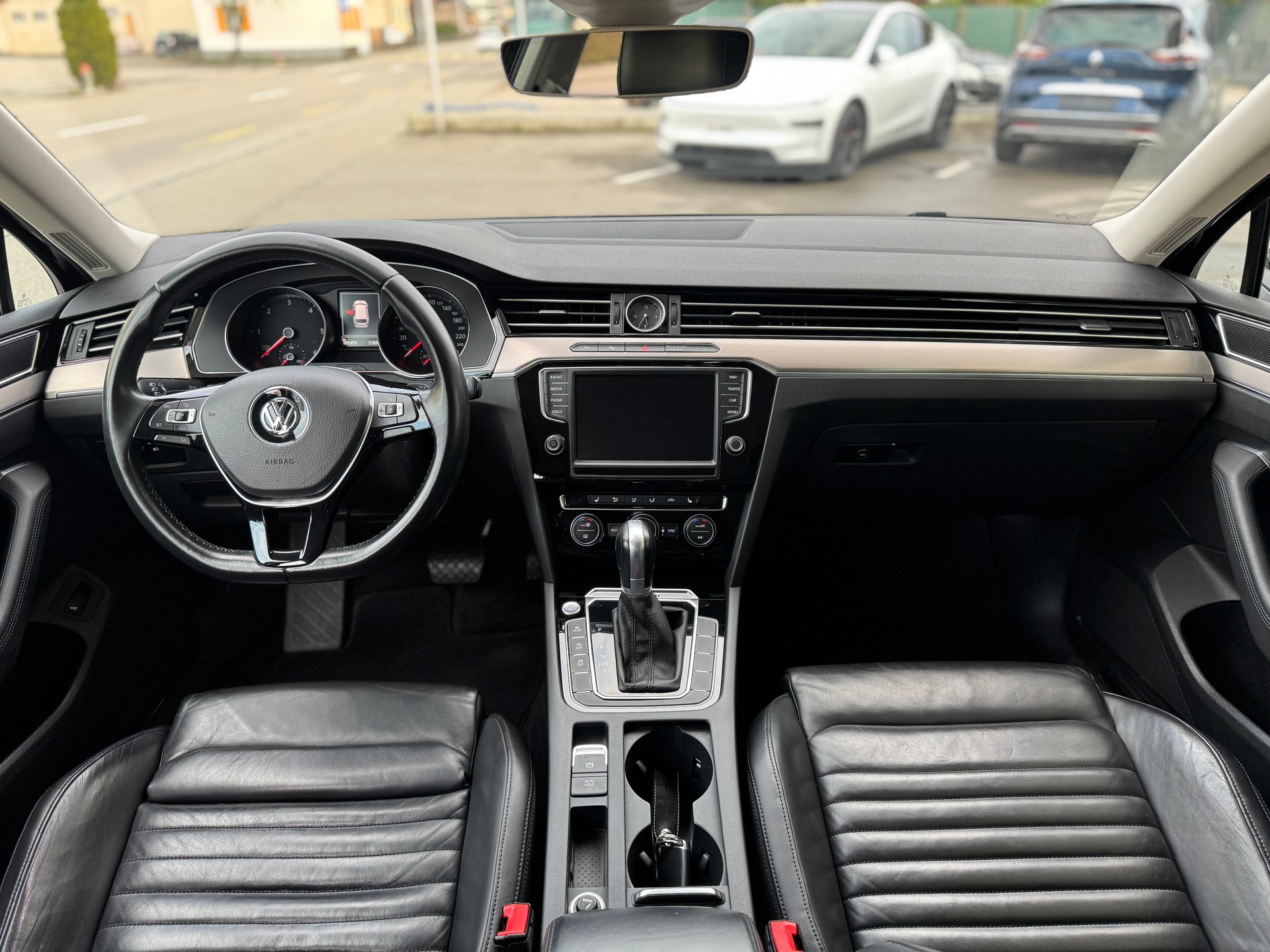 VW Passat Variant 2.0 TDI BMT High. DSG 4Motion-image-9