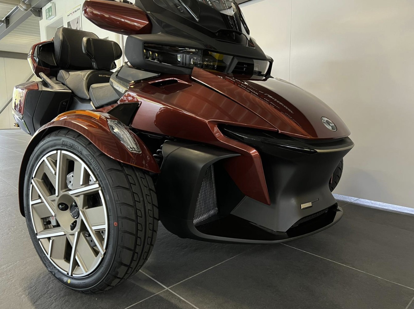 CAN-AM Spyder RT Sea to Sky-image-9