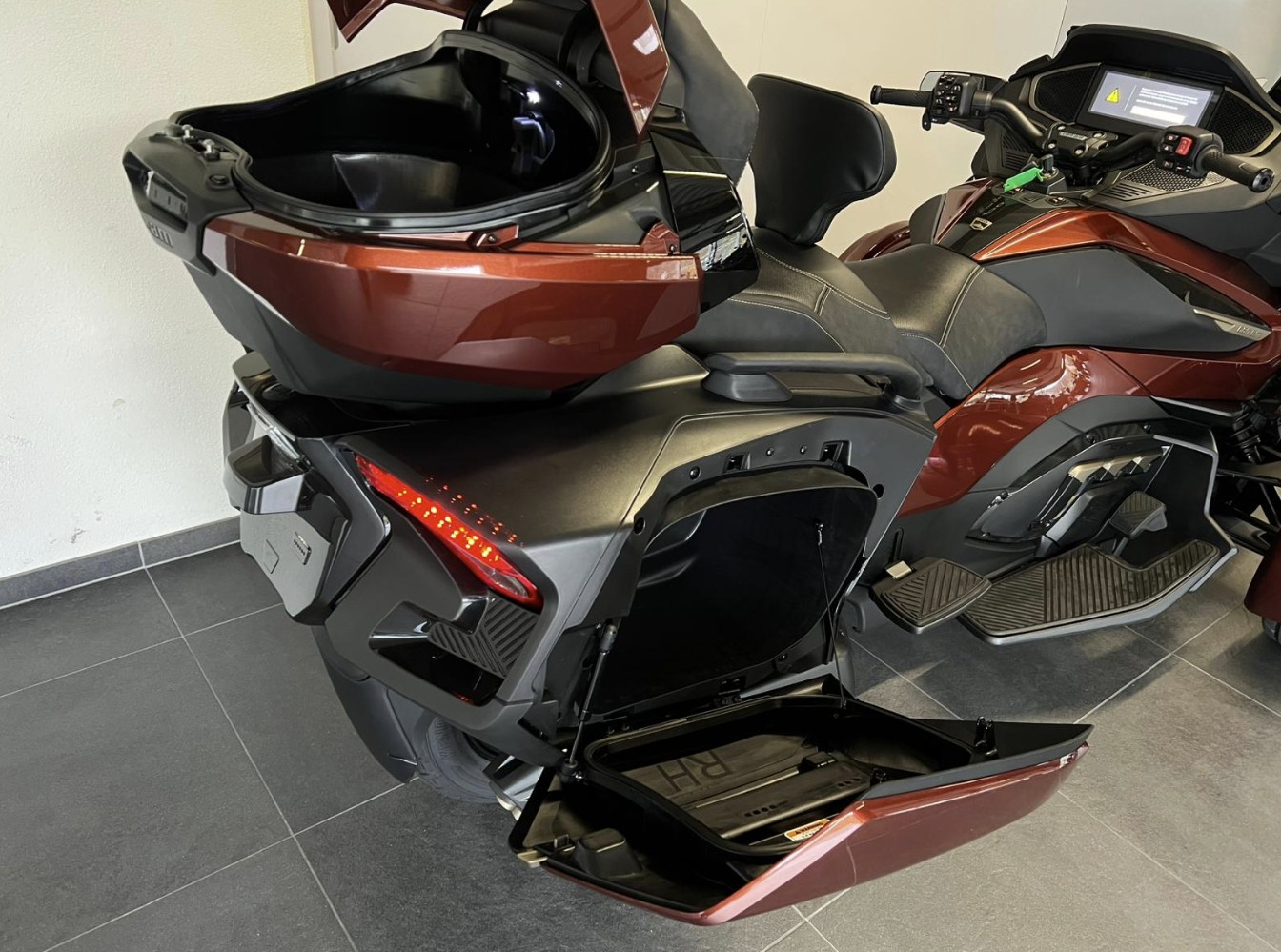 CAN-AM Spyder RT Sea to Sky-image-5