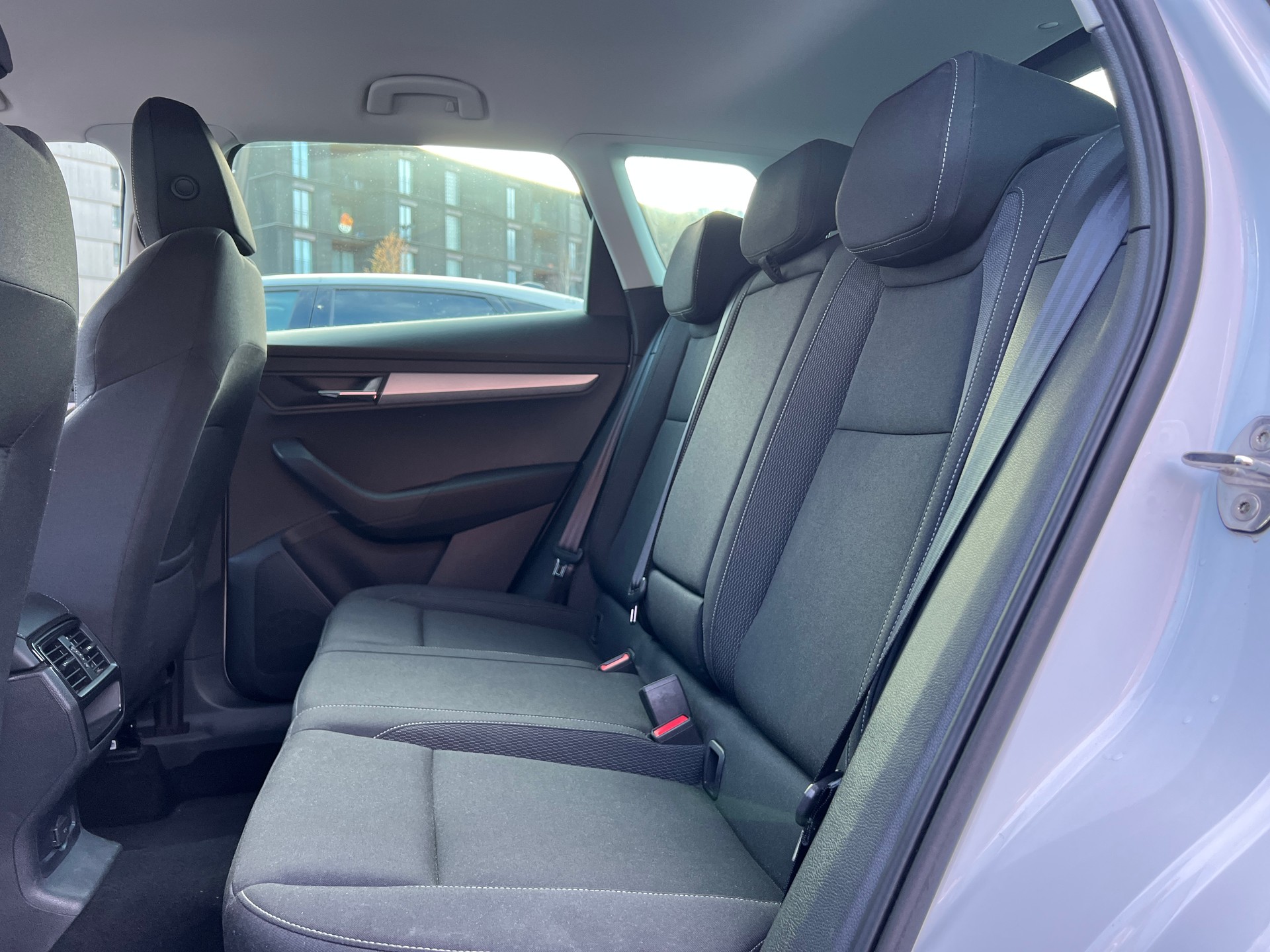SKODA Karoq 1.5 TSI Selection DSG-image-23