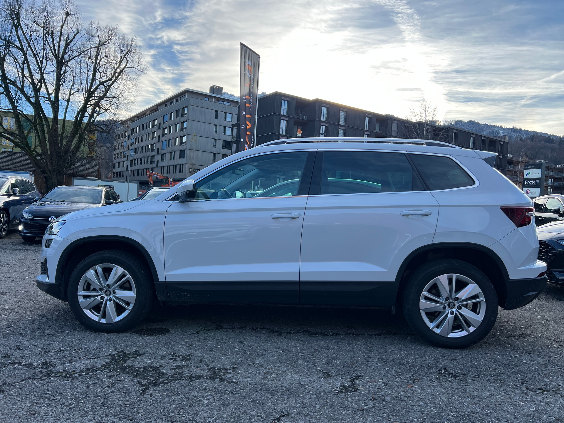 SKODA Karoq 1.5 TSI Selection DSG-showroom-element-3