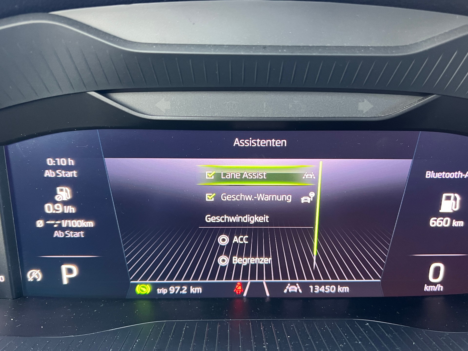 SKODA Karoq 1.5 TSI Selection DSG-image-15