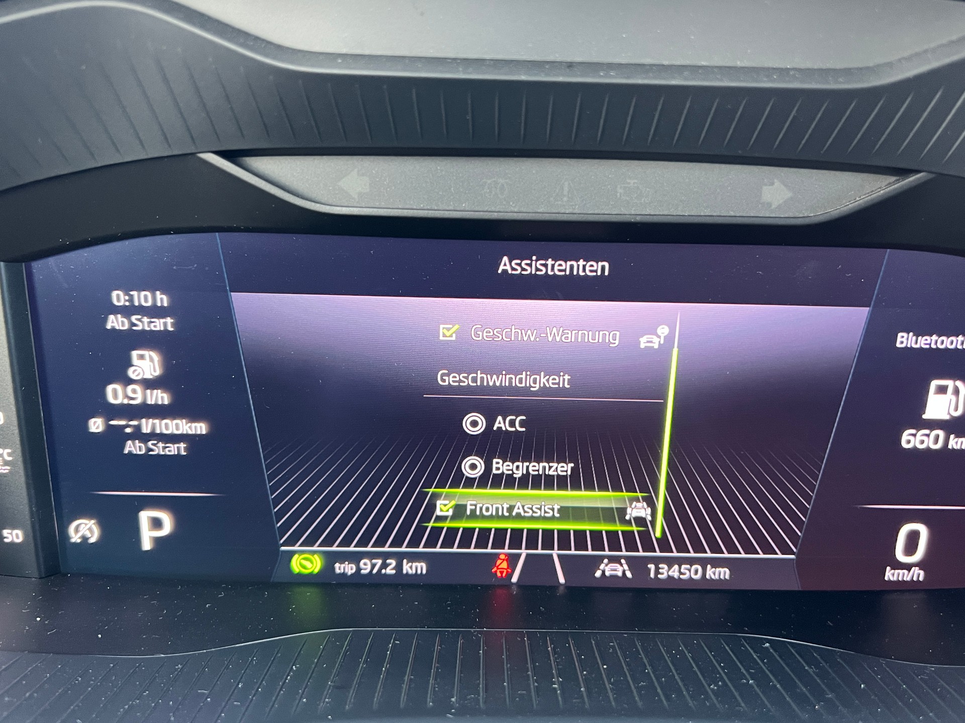 SKODA Karoq 1.5 TSI Selection DSG-image-16