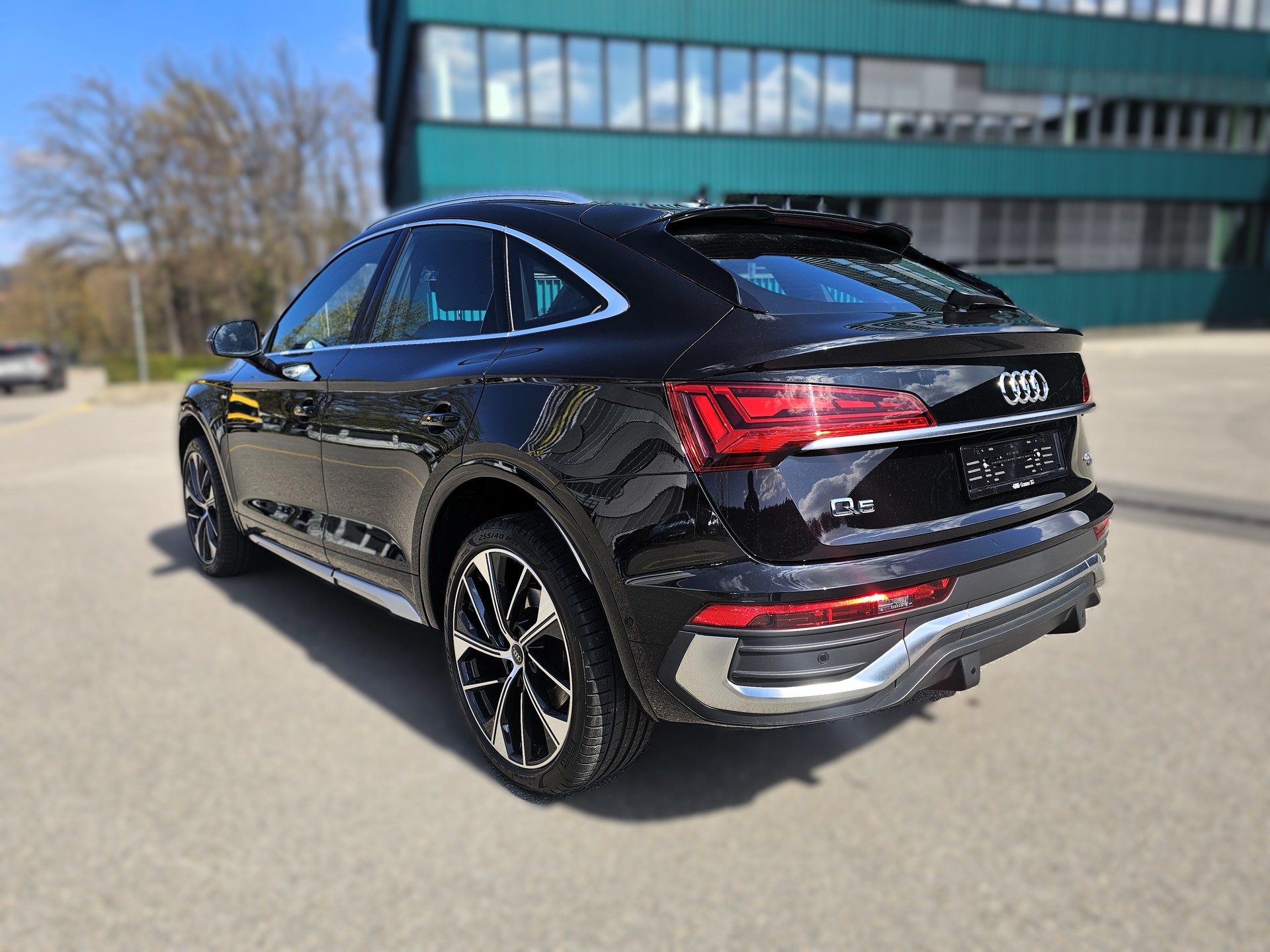 AUDI Q5 Sportback 40 TDI S line quattro S-tronic-image-2