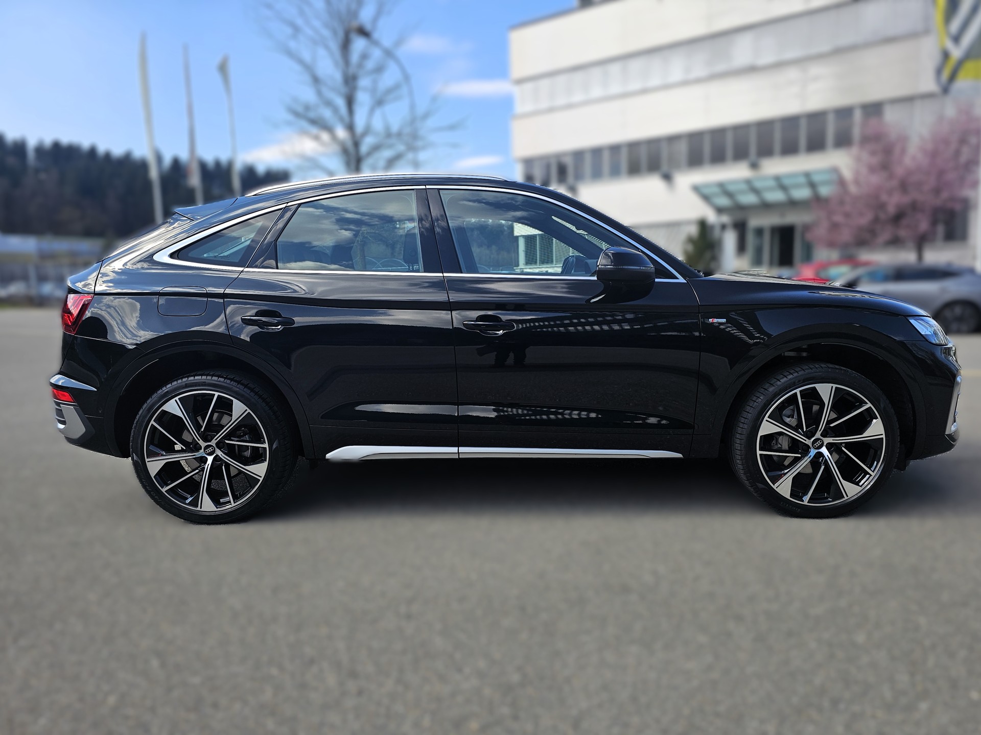 AUDI Q5 Sportback 40 TDI S line quattro S-tronic-image-5