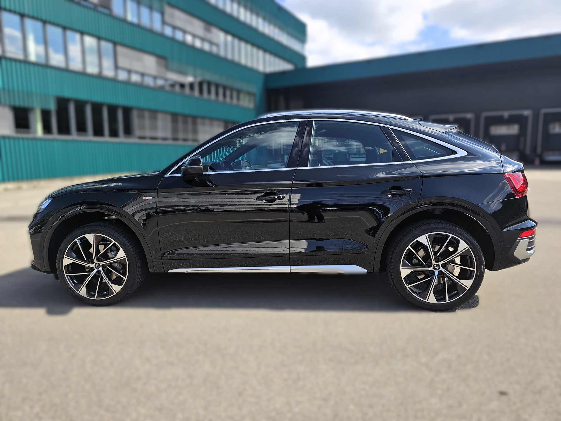 AUDI Q5 Sportback 40 TDI S line quattro S-tronic-image-1