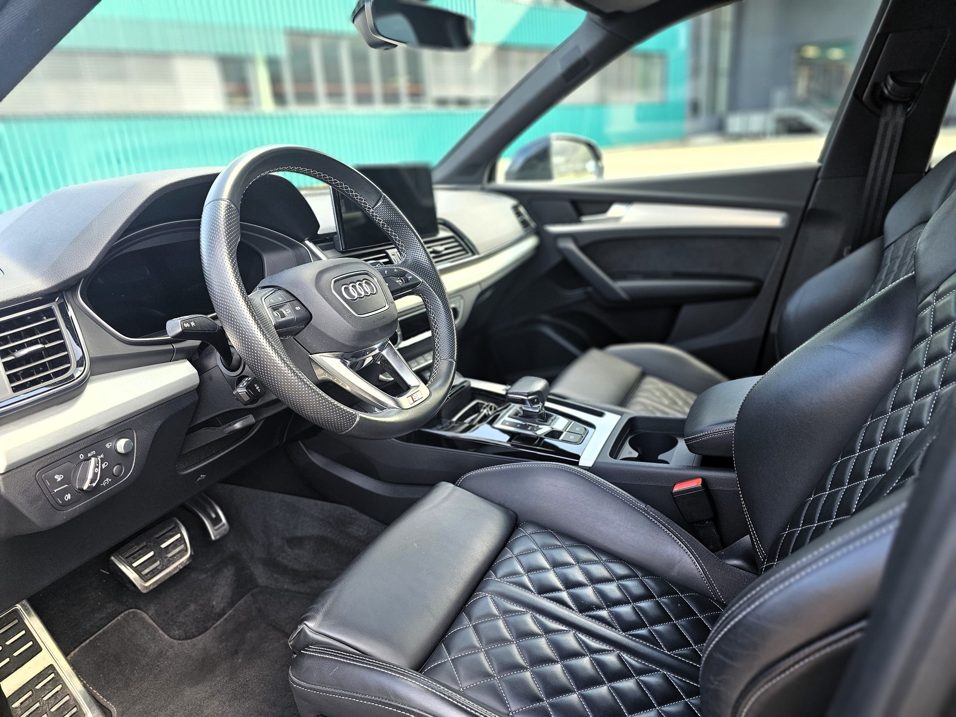 AUDI Q5 Sportback 40 TDI S line quattro S-tronic-image-9