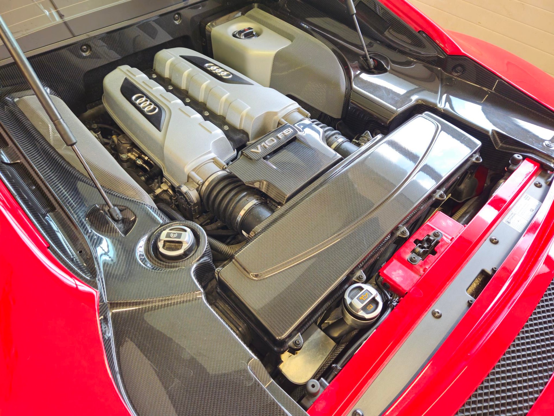 AUDI Coupé 5.2 R-Tronic-image-13