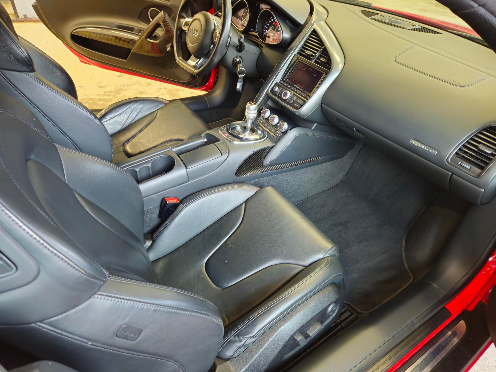 AUDI Coupé 5.2 R-Tronic-image-12