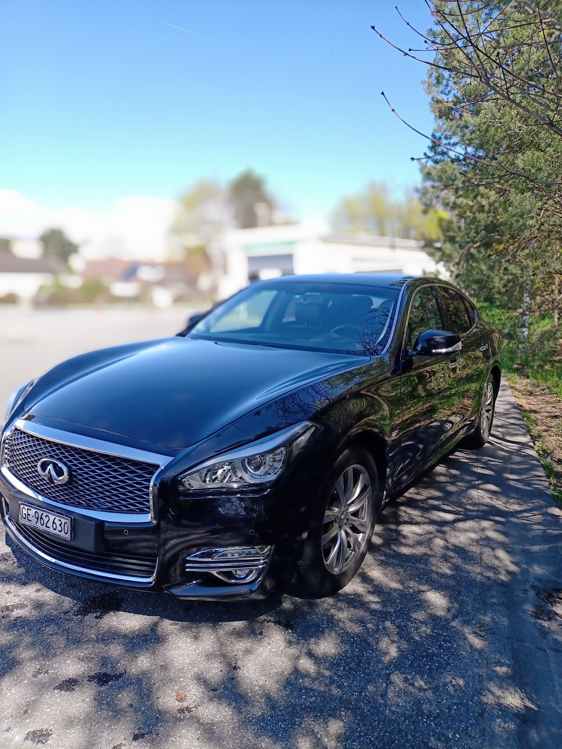 INFINITI Q70 2.2d Premium Executive Automatic-image-2