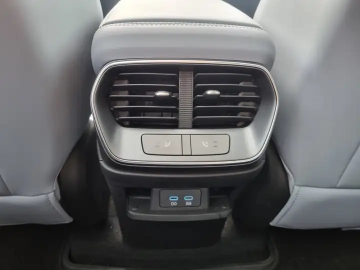 BYD Sealion 7 Excellence AWD - helles Intérieur-image-22